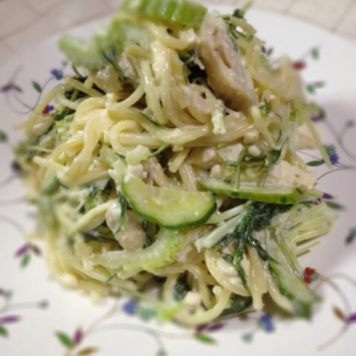 フライパンで作る！鶏胸肉でパスタサラダ